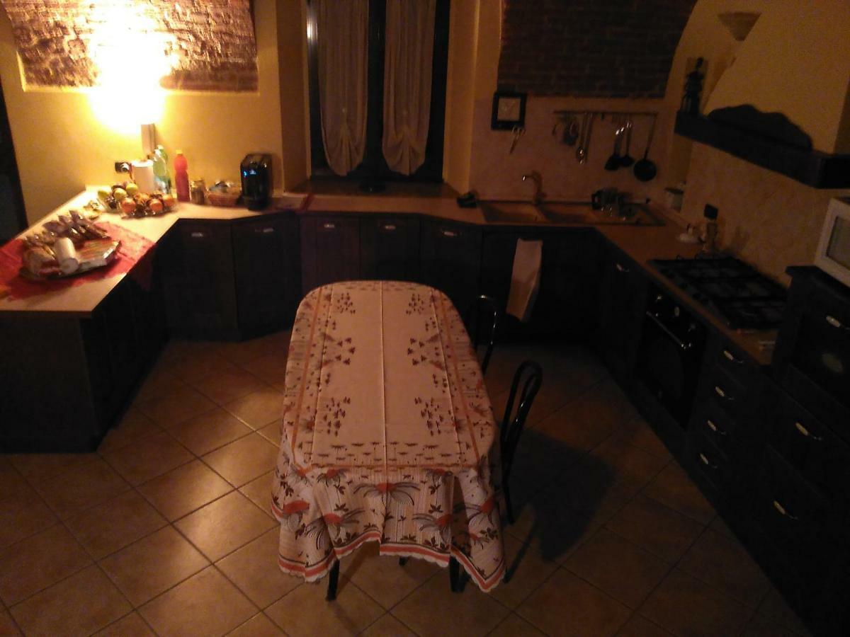 Casa Aromi Ed Arte Pensionat Asti Exteriör bild