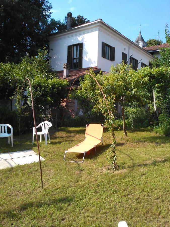 Casa Aromi Ed Arte Pensionat Asti Exteriör bild